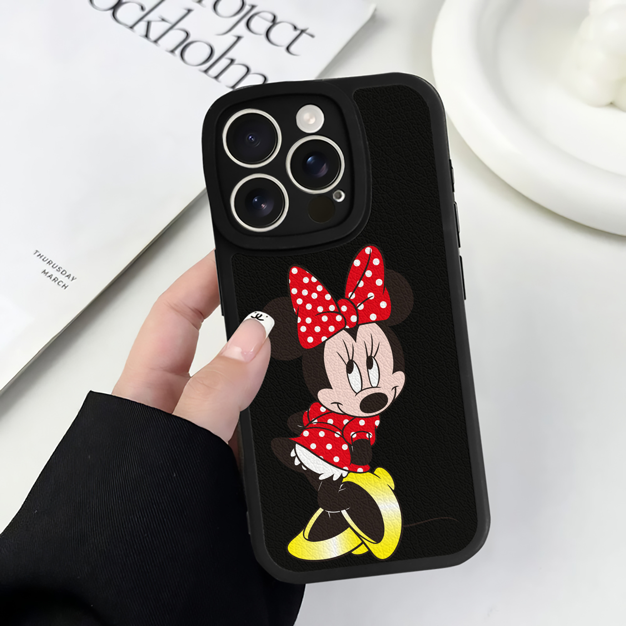 （画像用） ミッキーマウス Mickey Mouse 【iPhone 16シリーズ対応】シリコンスマホケース（レザー調） 材質：シリコン